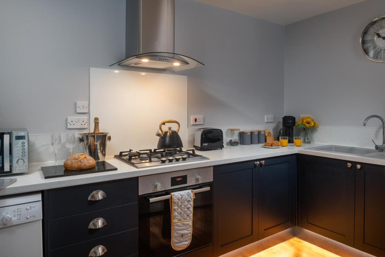 The Coachhouse - Cottage With Private Hot Tub Colwyn Bay Eksteriør bilde