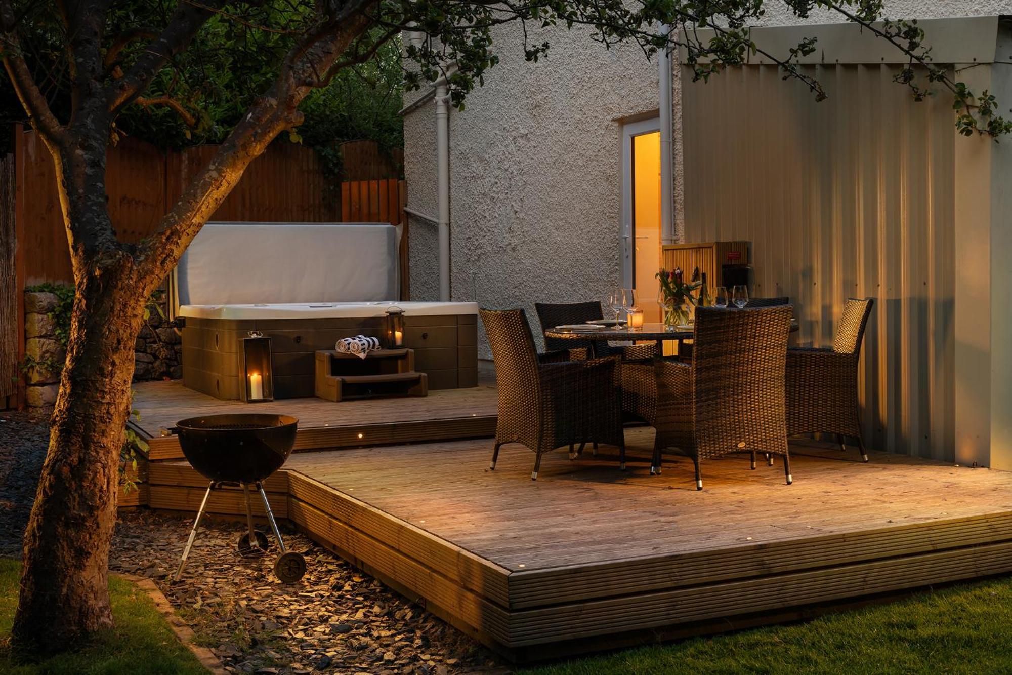 The Coachhouse - Cottage With Private Hot Tub Colwyn Bay Eksteriør bilde