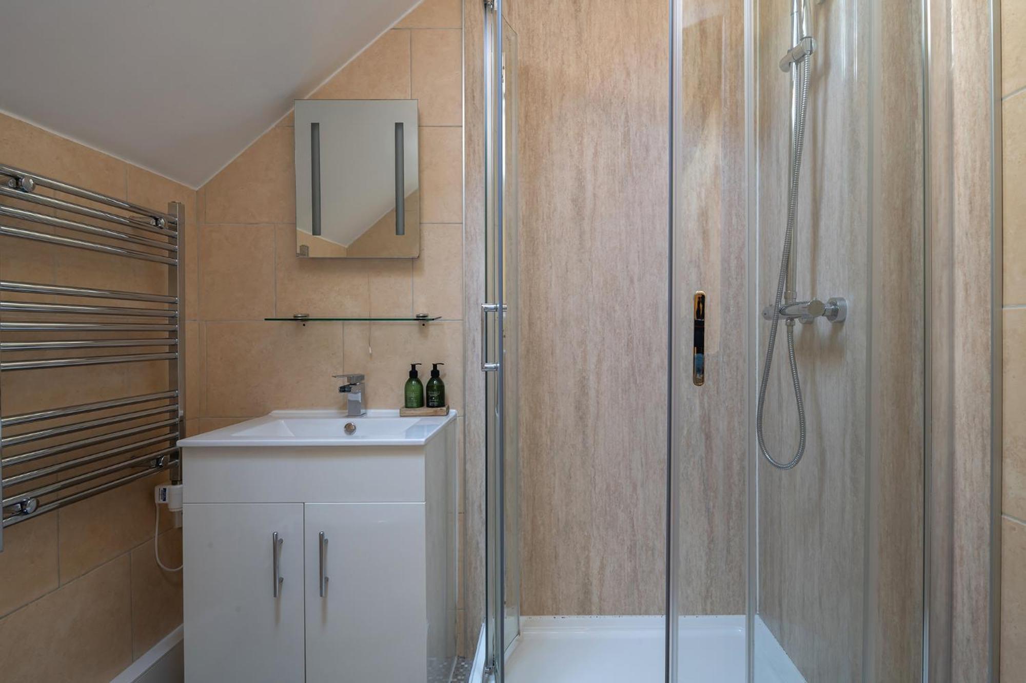 The Coachhouse - Cottage With Private Hot Tub Colwyn Bay Eksteriør bilde